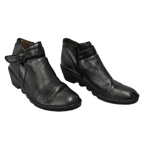 FLY LONDON Pary Buckle Leather Wedge Boot in Graphite